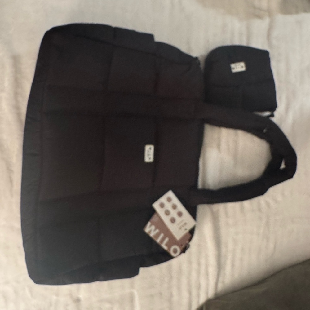 Wilo Black Puffer Travel Tote